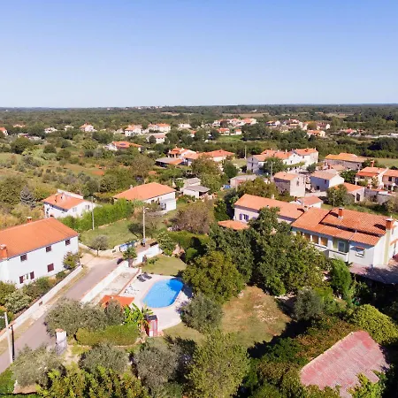 House Helena * Valtura