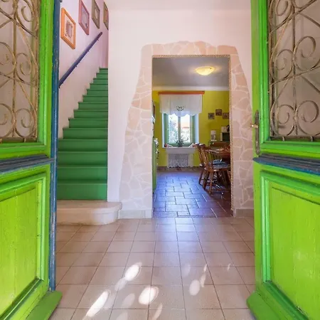 House Helena * Valtura