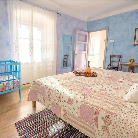 House Helena Valtura