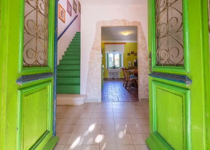 House Helena * Valtura